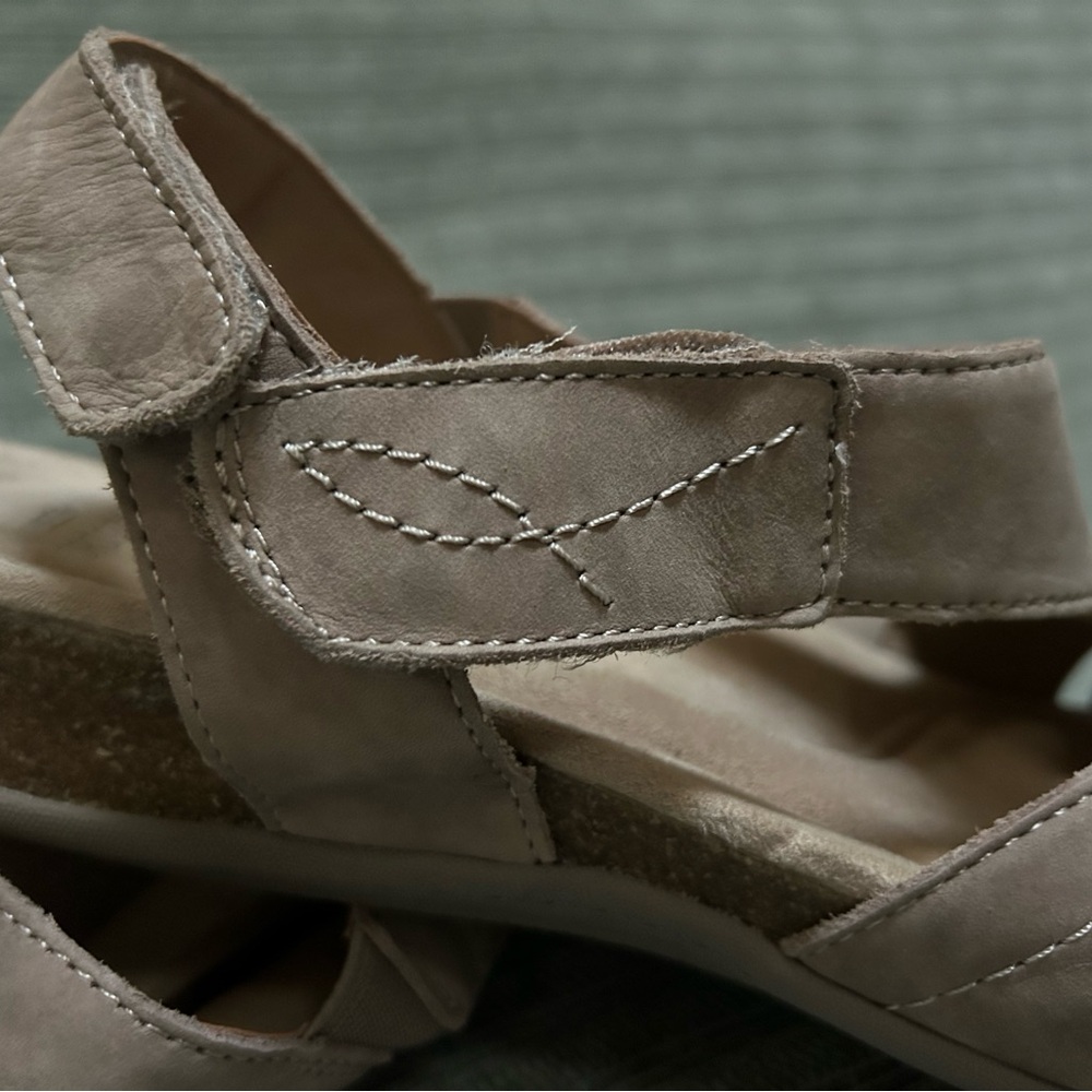 Earth Origins Women's Sandals in Taupe - Size 11 W (Gently Used) - Picture 3 of 7